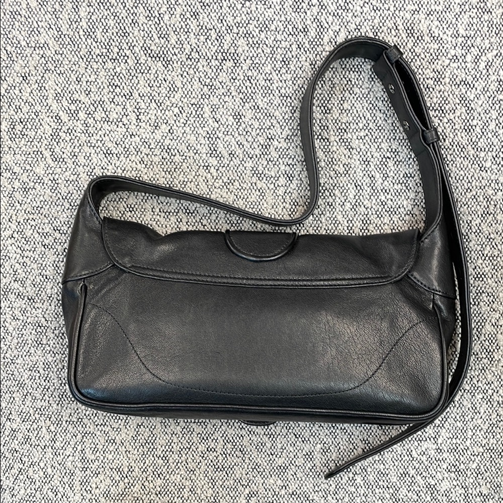 Gucci Black Pebbled Leather Shoulder Bag with GG Logo - Picture 3 of 5